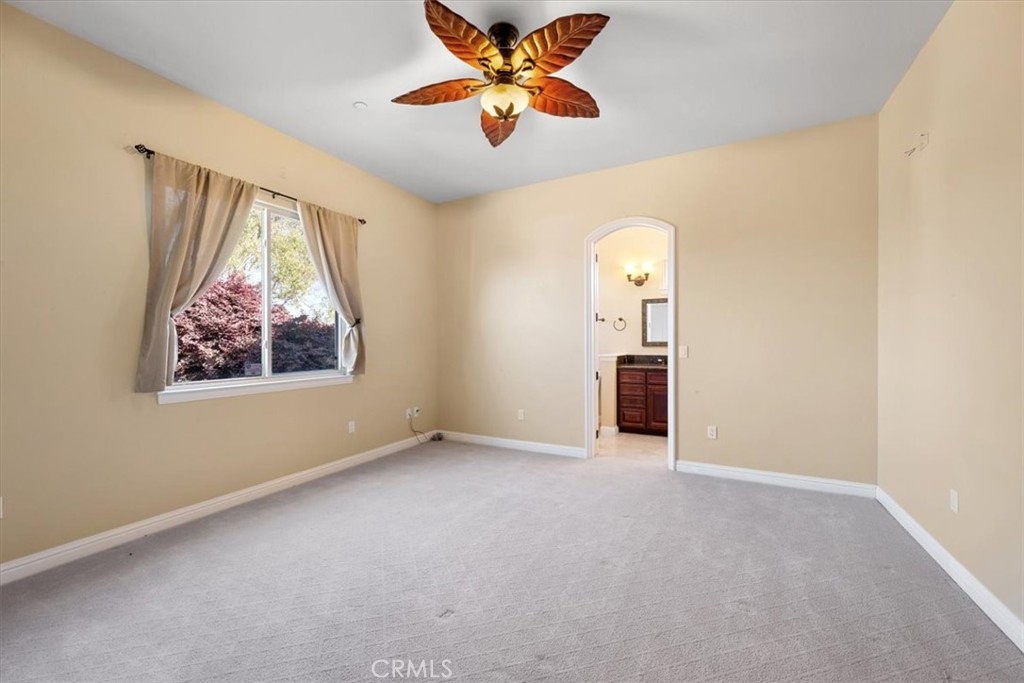 https://media.crmls.org/medias/389e5ec9-229a-45e4-95a4-73b953b8584a.jpg?preset=X-Large