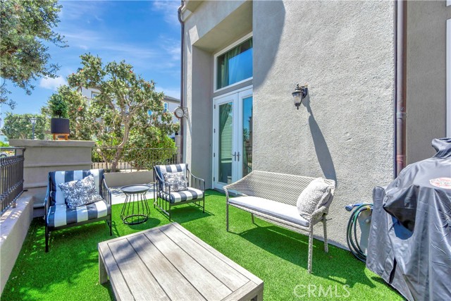 19281 Surf Drive, Huntington Beach CA: https://media.crmls.org/medias/389f6c21-a16e-4b04-ada8-9e80458e1dab.jpg
