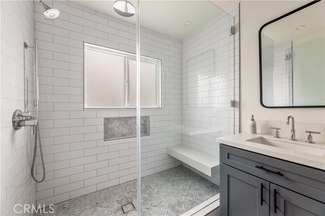 2818 S Holt Avenue, Los Angeles CA: https://media.crmls.org/medias/38a0d123-56b4-4b67-968c-458466123cdd.jpg