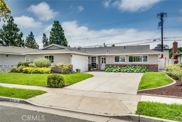 5272 Caliente Drive, Huntington Beach CA: https://media.crmls.org/medias/38a10641-1df7-41a9-b9c3-b00790744778.jpg