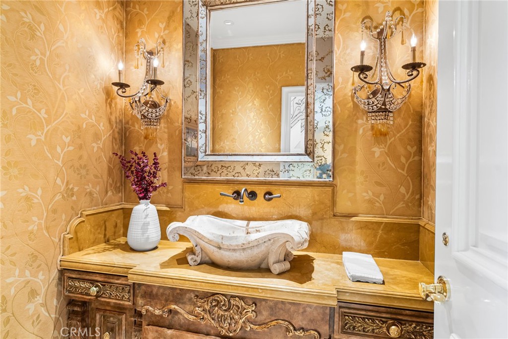https://media.crmls.org/medias/38a2c3f9-d3ce-4b32-a039-d489352da91b.jpg?preset=X-Large