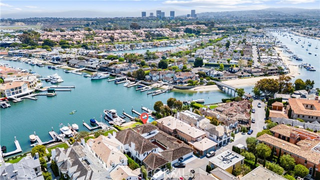 Detail Gallery Image 34 of 36 For 11 Harbor Is, Newport Beach,  CA 92660 - 3 Beds | 2 Baths