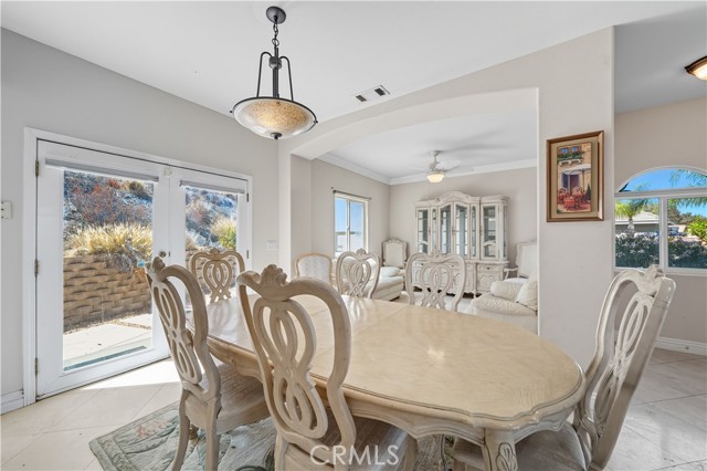 30571 Longhorn Drive, Canyon Lake CA: https://media.crmls.org/medias/38a33b6a-184d-49cc-91b8-dadecf1b8740.jpg