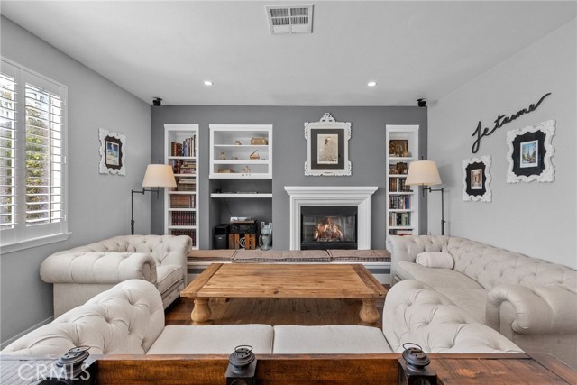 25554 Housman Place, Stevenson Ranch CA: https://media.crmls.org/medias/38a33f14-266e-476b-91ca-3c933c7b89d3.jpg