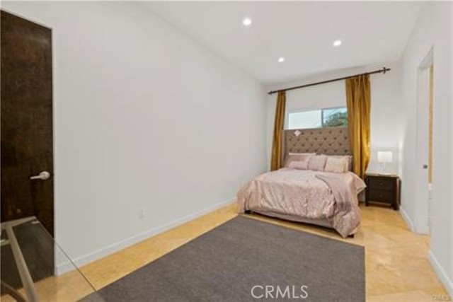 Detail Gallery Image 4 of 25 For 5353 Shirley, Tarzana,  CA 91356 - 5 Beds | 4 Baths