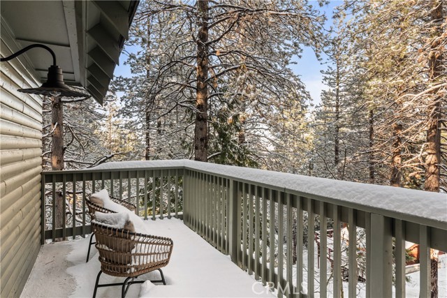 1149 Scenic Way, Rimforest CA: https://media.crmls.org/medias/38a41434-4f05-467d-8b7a-2ff9ce7b3347.jpg