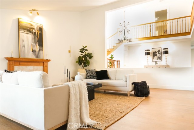 23242 Burbank Boulevard, Woodland Hills CA: https://media.crmls.org/medias/38a4a794-c031-4774-8145-060ab609d2c7.jpg