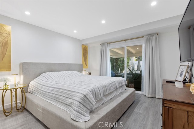 22444 Venido Road, Woodland Hills CA: https://media.crmls.org/medias/38a5004d-9091-401c-b9ea-35ee76bdbb19.jpg