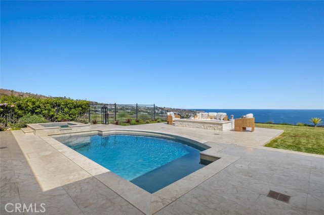 Detail Gallery Image 10 of 66 For 32042 Isthmus View Dr, Rancho Palos Verdes,  CA 90275 - 6 Beds | 6/2 Baths