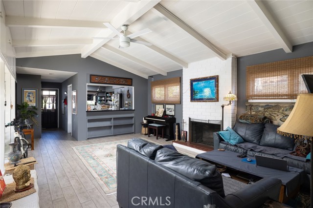 Detail Gallery Image 6 of 17 For 120 via Undine, Newport Beach,  CA 92663 - 3 Beds | 2 Baths