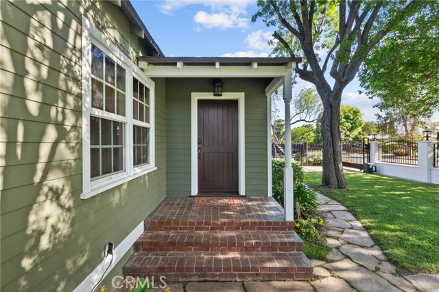 Detail Gallery Image 2 of 33 For 5752 Calhoun Ave, Sherman Oaks,  CA 91401 - 3 Beds | 2 Baths