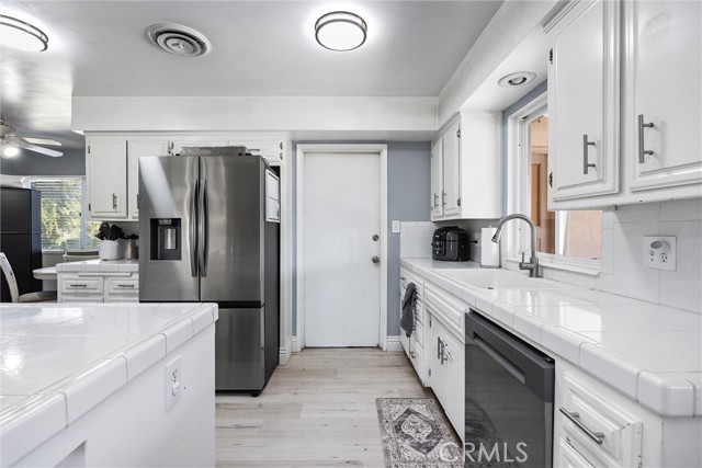 2105 Jason St, Bakersfield CA: https://media.crmls.org/medias/38a763cd-45a4-4173-a875-4fb7fca9d1ba.jpg