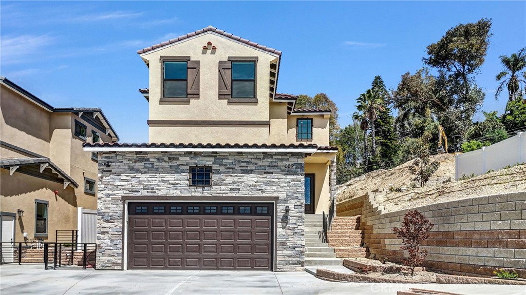 689 Castlehill Dr