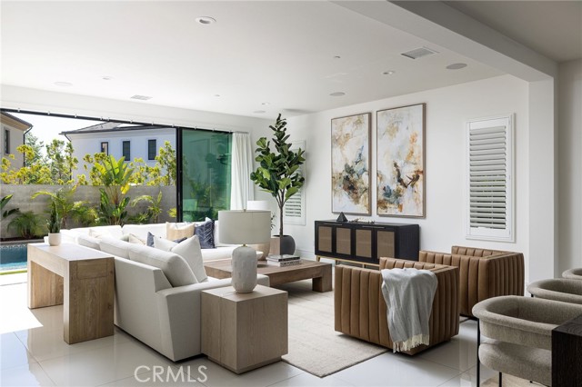 Detail Gallery Image 11 of 52 For 104 Interstellar, Irvine,  CA 92618 - 5 Beds | 5/1 Baths