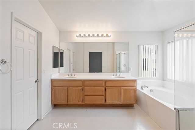 12569 Mesa View Drive, Victorville CA: https://media.crmls.org/medias/38a87059-7b5d-4fd3-b143-e990a5fcc096.jpg
