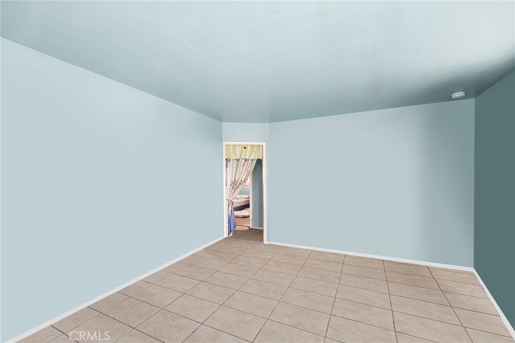 4077 Winona Avenue - photo 15