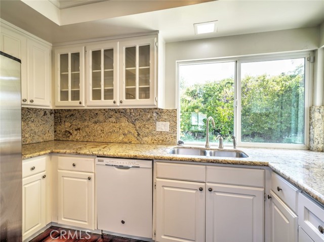 912 Brightstone Court, Westlake Village CA: https://media.crmls.org/medias/38a8d4e4-477c-44bb-be0e-0944fa72e076.jpg