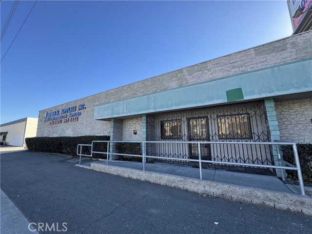 220 N Sunset Avenue, City Of Industry CA: https://media.crmls.org/medias/38a9b2ac-f29d-4a9b-835f-e3ffb842fc8d.jpg