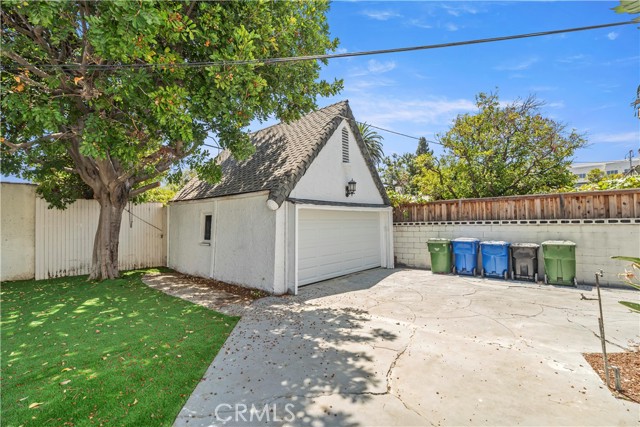 336 N Crescent Heights Boulevard, Los Angeles CA: https://media.crmls.org/medias/38a9d7c3-ced3-46a5-8c9a-ae9f4e1f9d86.jpg