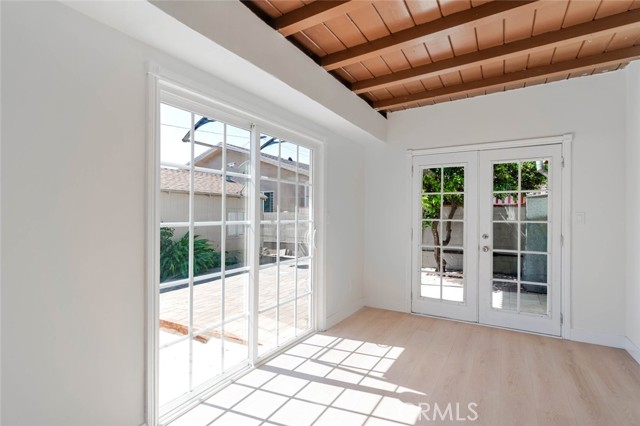 Detail Gallery Image 3 of 21 For 11246 Saticoy St, Sun Valley,  CA 91352 - 3 Beds | 2 Baths