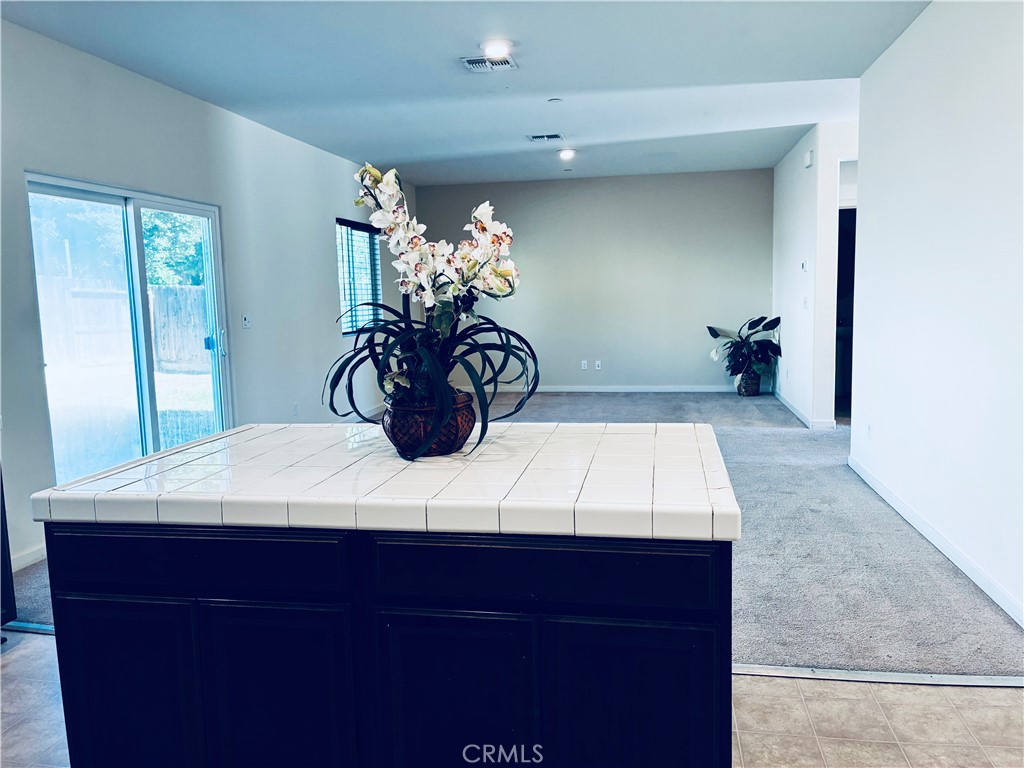 https://media.crmls.org/medias/38aacc5c-c240-471d-916b-a9b69e322fee.jpg?preset=X-Large