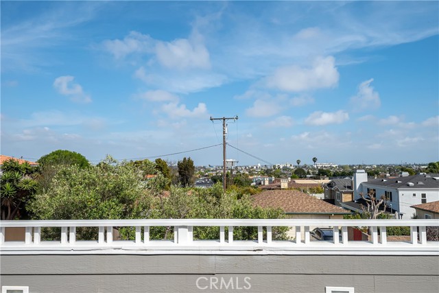 2105 N. Meadows Ave, Manhattan Beach, California 90266, 4 Bedrooms Bedrooms, ,3 BathroomsBathrooms,Residential,Sold,N. Meadows Ave,SB22064720