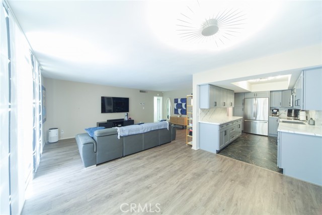 Detail Gallery Image 3 of 12 For 7260 Hillside, Los Angeles,  CA 90046 - 1 Beds | 2 Baths