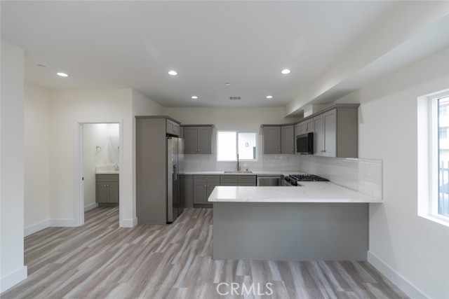 Detail Gallery Image 18 of 39 For 443 1/2 N Harvard Bld, Los Angeles,  CA 90004 - 4 Beds | 4 Baths