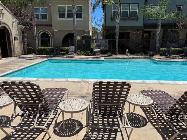 526 W Tribella Court, Santa Ana CA: https://media.crmls.org/medias/38adb532-903b-446c-9df3-263e096f7226.jpg