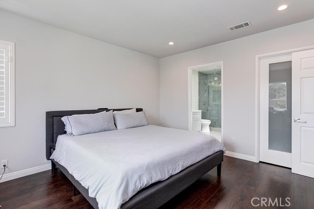 Detail Gallery Image 6 of 13 For 2229 Cloverfield Bld, Santa Monica,  CA 90405 - 4 Beds | 2 Baths