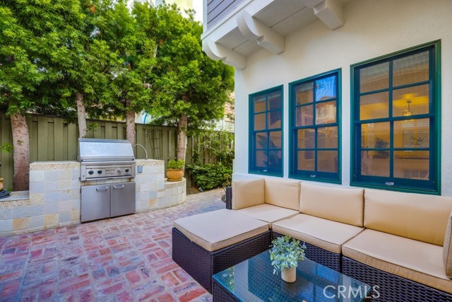 2569 Bungalow Place, Corona del Mar CA: https://media.crmls.org/medias/38afb4c8-a341-480e-9151-3b84464a0726.jpg