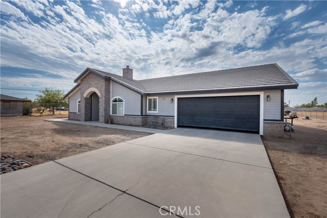 Detail Gallery Image 4 of 53 For 11436 Pinon Ave, Hesperia,  CA 92345 - 4 Beds | 2 Baths