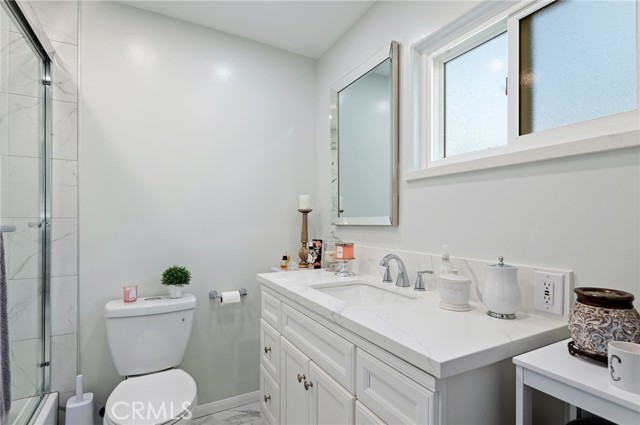 Detail Gallery Image 17 of 27 For 11917 Paso Robles, Granada Hills,  CA 91344 - 3 Beds | 2 Baths