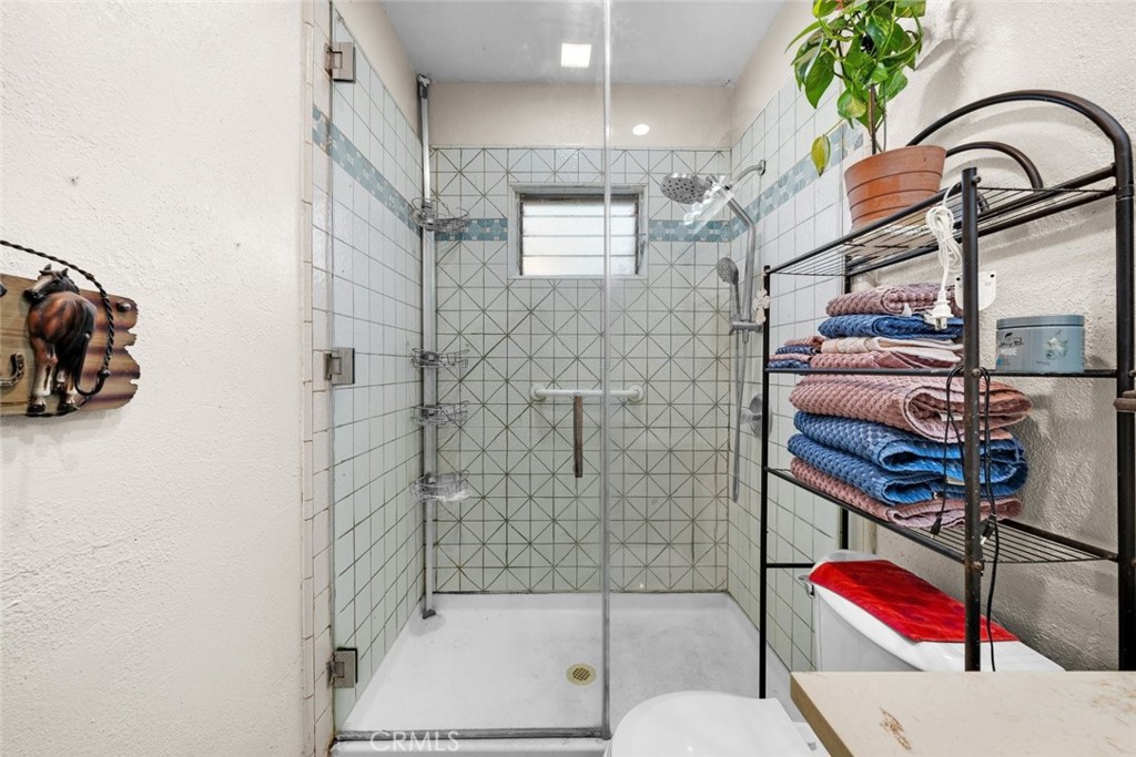 https://media.crmls.org/medias/38b240c6-3372-40eb-af8e-4b528c90a085.jpg?preset=X-Large