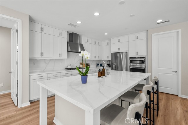 Detail Gallery Image 4 of 56 For 28332 Clarion, Canyon Country,  CA 91350 - 5 Beds | 4/1 Baths