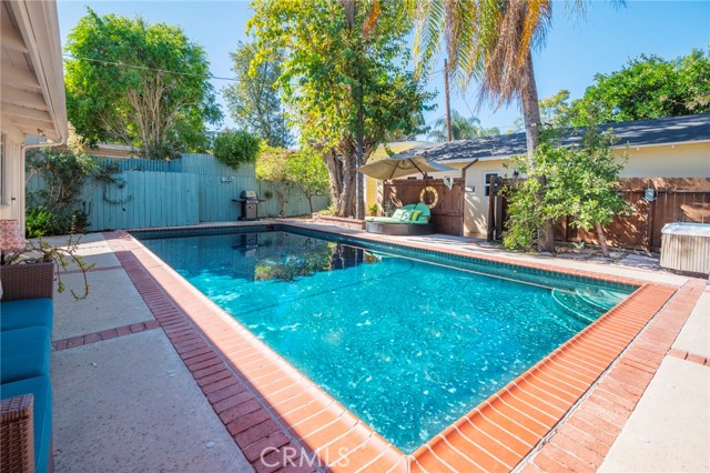 5223 Alhama Drive, Woodland Hills CA: https://media.crmls.org/medias/38b31249-832b-452a-838d-0e9128620113.jpg