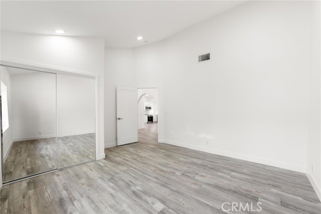 Image 13 of 33 For 21885 Lake Mathews Drive