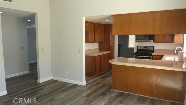 284 Celeste Drive, Riverside CA: https://media.crmls.org/medias/38b3fee8-3657-4668-ab71-dffa039b1857.jpg