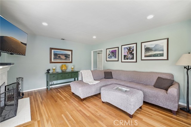 Detail Gallery Image 12 of 58 For 17006 Cantara St, Lake Balboa,  CA 91406 - 3 Beds | 2 Baths