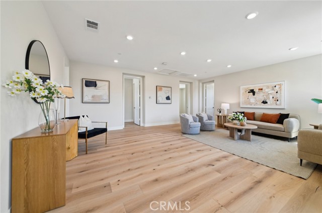 56 Chasma, Irvine CA: https://media.crmls.org/medias/38b4f08c-97f7-47d5-88f8-39bbc0072b47.jpg