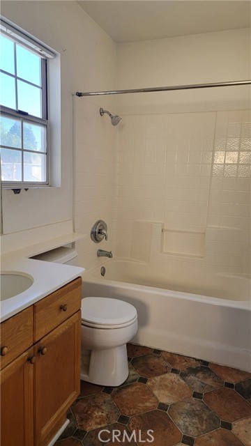 Detail Gallery Image 9 of 12 For 868 Pathfinder Way, Corona,  CA 92878 - 3 Beds | 2/1 Baths