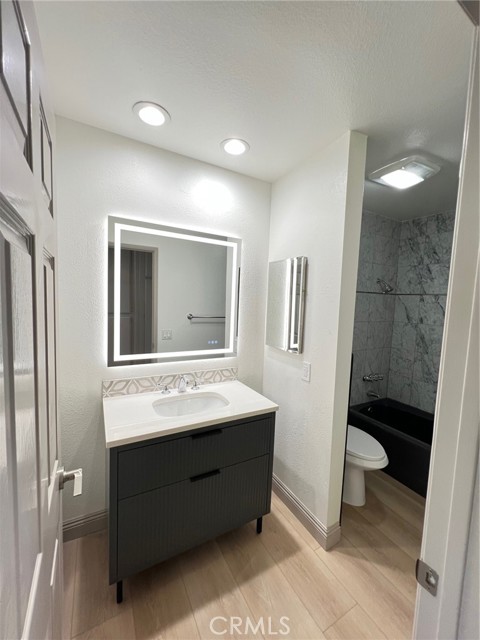 Detail Gallery Image 3 of 13 For 380 W Wilson St #E105,  Costa Mesa,  CA 92627 - 3 Beds | 3 Baths