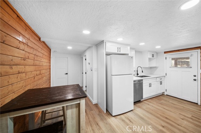 180 Glen Avon Dr, Cedar Glen, CA 92407