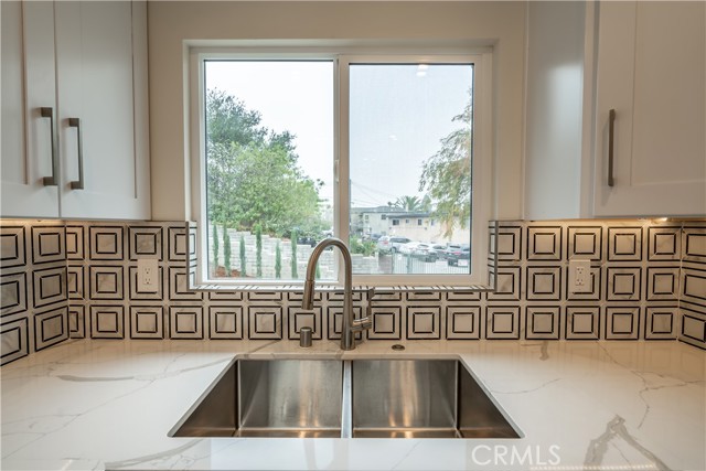 Detail Gallery Image 13 of 73 For 3362 Bellota, Los Angeles,  CA 90027 - 5 Beds | 5 Baths