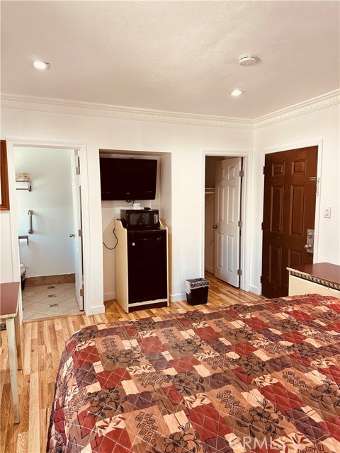 Image 11 of 22 For 5850 Olympic