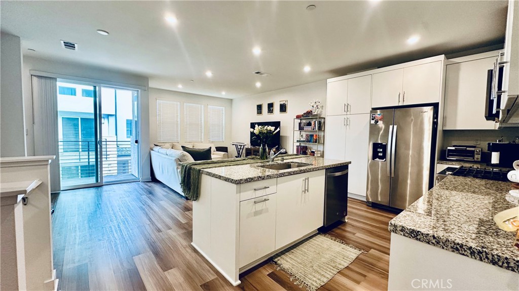 1527 W Cara Drive