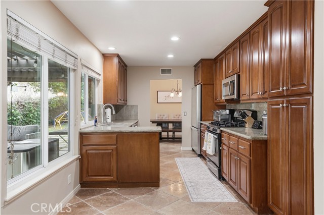 Detail Gallery Image 21 of 52 For 1513 Glenn Cir, Placentia,  CA 92870 - 4 Beds | 2/1 Baths
