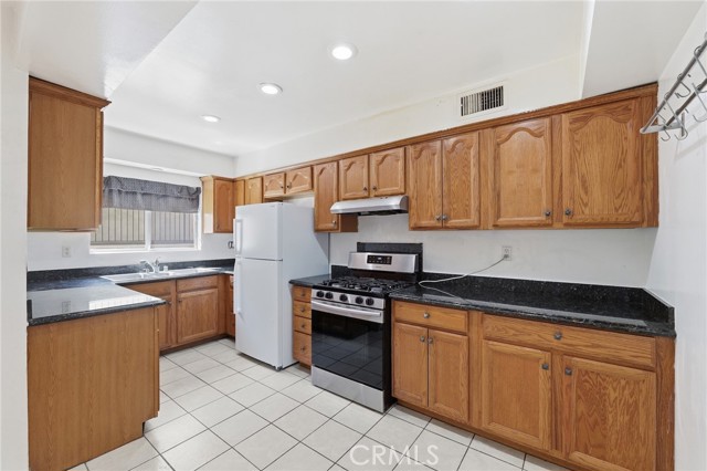 Detail Gallery Image 6 of 28 For 330 N Howard St #108,  Glendale,  CA 91206 - 2 Beds | 2 Baths