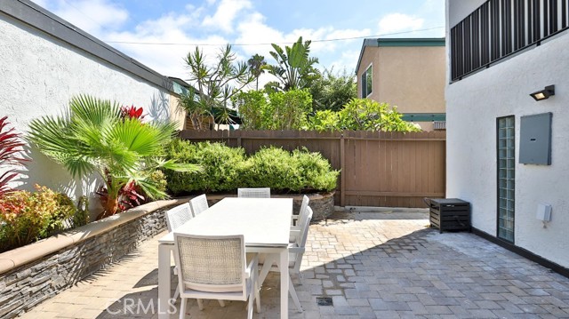 Detail Gallery Image 17 of 52 For 203 Frankfort Ave, Huntington Beach,  CA 92648 - 3 Beds | 2/1 Baths