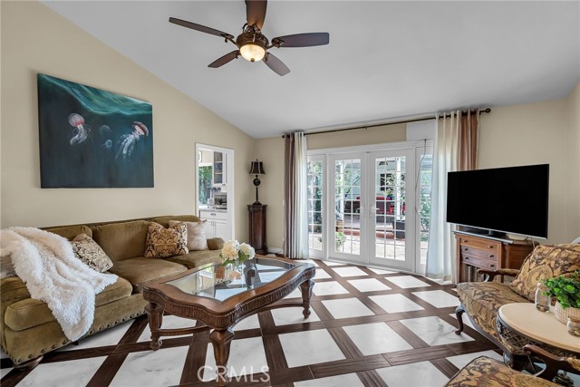 Detail Gallery Image 5 of 38 For 1351 Dr. Kirkwood, Corona,  CA 92882 - 4 Beds | 3 Baths
